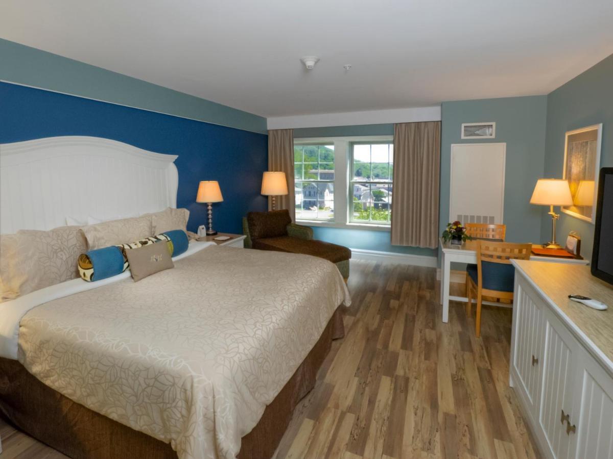 Watkins Glen Harbor Hotel Экстерьер фото
