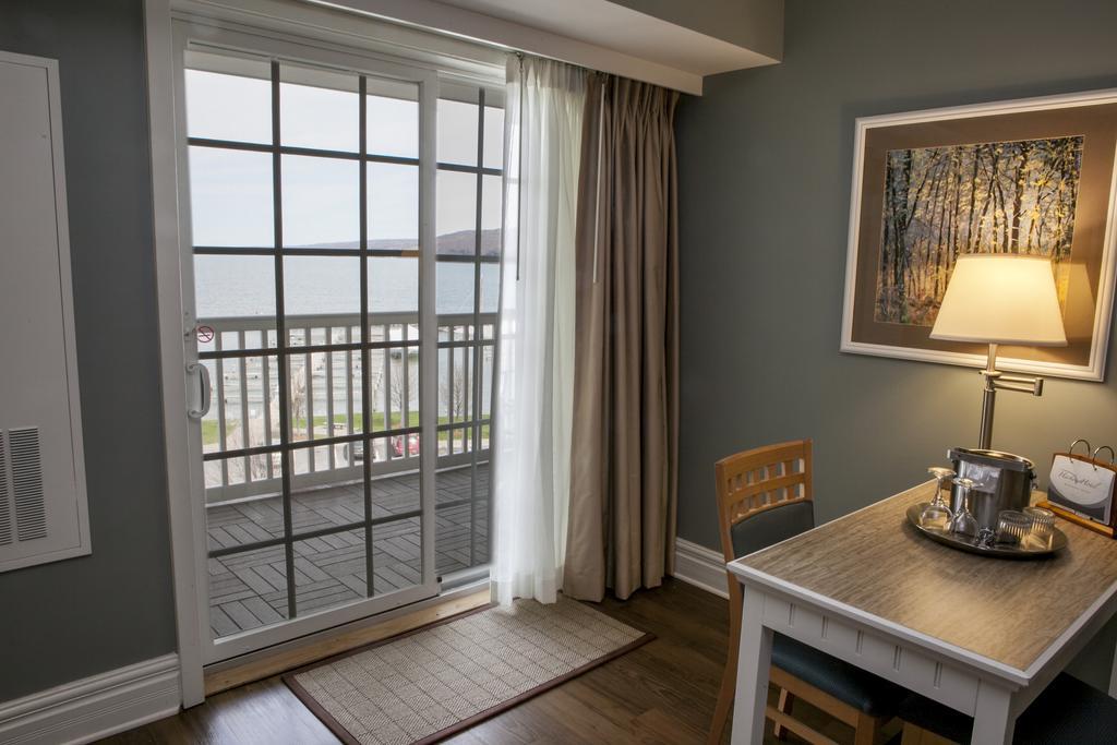 Watkins Glen Harbor Hotel Экстерьер фото