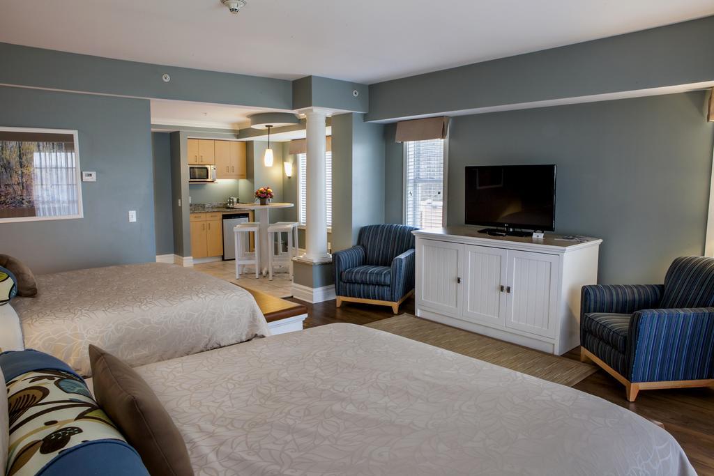 Watkins Glen Harbor Hotel Экстерьер фото
